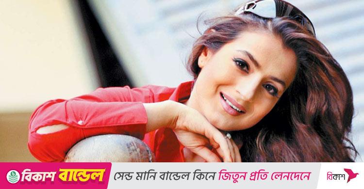 কার সঙ্গে রাত কাটানোর ইচ্ছা আমিষা প্যাটেলের