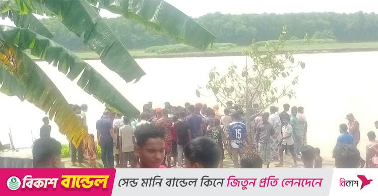 রাজশাহীর পদ্মা নদীতে নৌকাডুবে একজনের মৃত্যু, নিখোঁজ ২