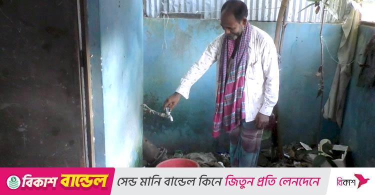 লালমোহন পৌরসভা / তিন মাস ধরে পানি না পেলেও বিল গুনছেন গ্রাহকরা