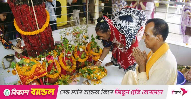 সেজেছে মণ্ডপ, ষষ্ঠীতে শুরু দুর্গোৎসব