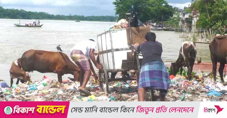 পৌরসভার ময়লার ভাগাড় নদী