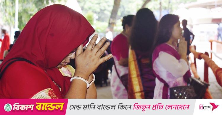 উৎসবমুখর পরিবেশে দুর্গাপূজা উদযাপনে তৎপর পুলিশ
