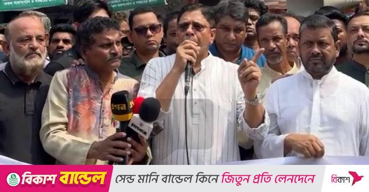 মানববন্ধনে ব্যারিস্টার অসীম / নির্বাচিত সরকার না আসলে দেশে অর্থনৈতিক বিপর্যয় আসবে