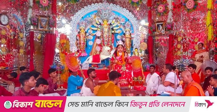 ফরিদপুরে কুমারী পূজায় ভক্ত-দর্শনার্থীদের ঢল