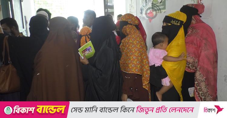 দৌলতখান উপজেলা স্বাস্থ্য কমপ্লেক্স / আড়াই লাখ মানুষের সেবায় চিকিৎসক দুজন