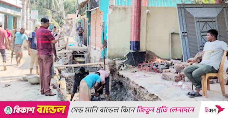 ভৈরবে ড্রেন নির্মাণকালে গ্যাস লাইনে আগুন, দুই শ্রমিক আহত