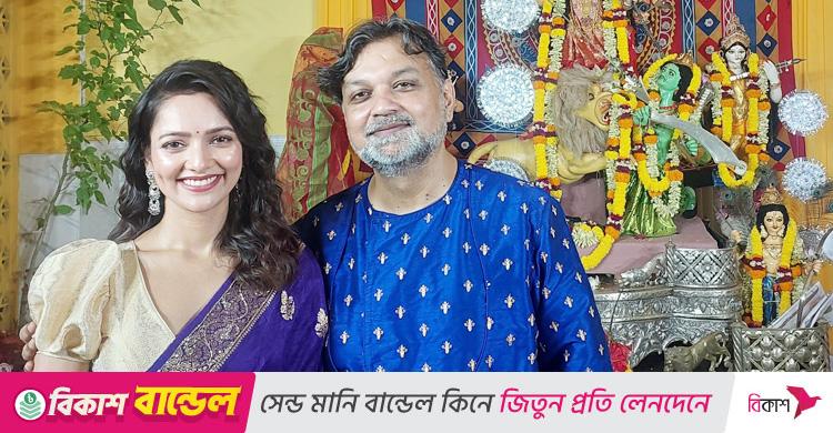 সৃজিতের সঙ্গে কে এই সুন্দরী