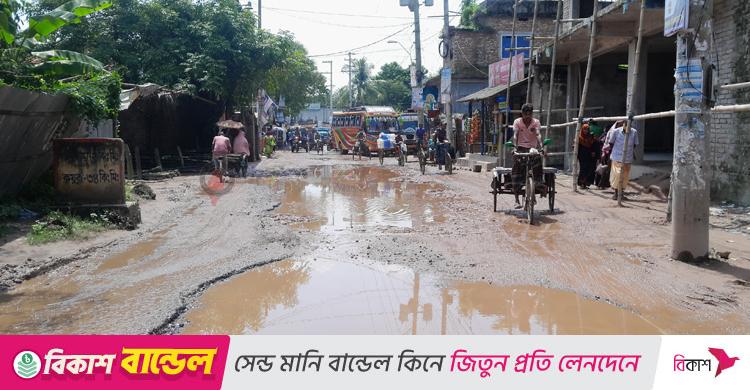বছরের পর বছর যায় সড়কের দুর্ভোগ কাটে না