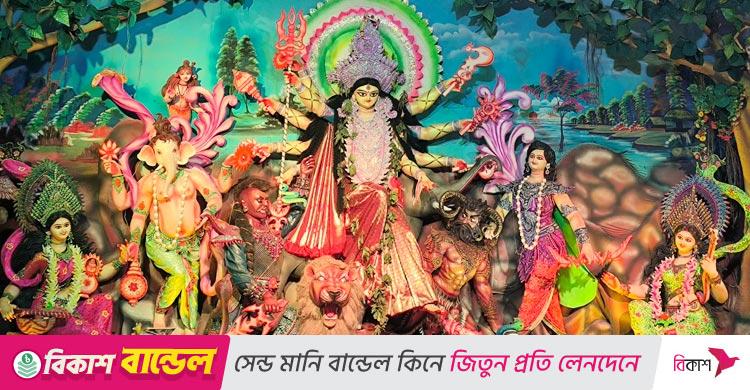 ফরিদপুরের হরি মন্দিরে ৫১ সতীপীঠে ১৫১ প্রতিমা, দর্শনার্থীদের ভিড়