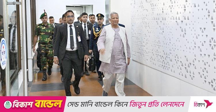 দেশে ফিরেছেন প্রধান উপদেষ্টা
