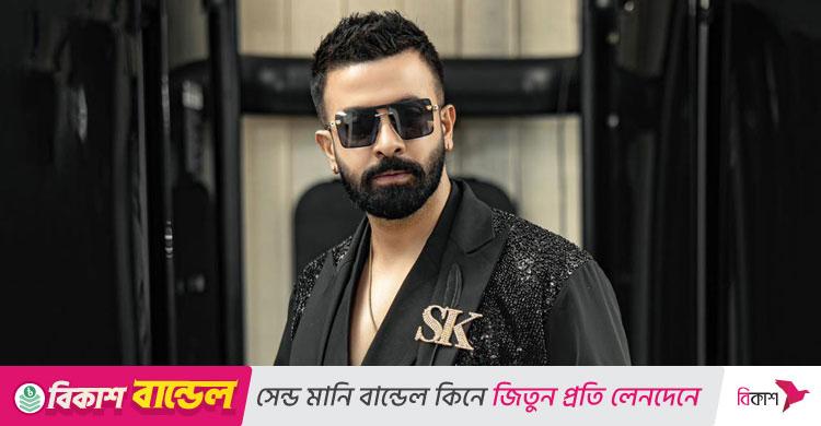 হিরো নয়, যে কারণে শাকিবকে ভিলেন বললেন নির্মাতা