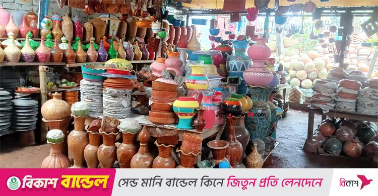 ফ্যাশনেও জায়গা করে নিয়েছে মৃৎশিল্প