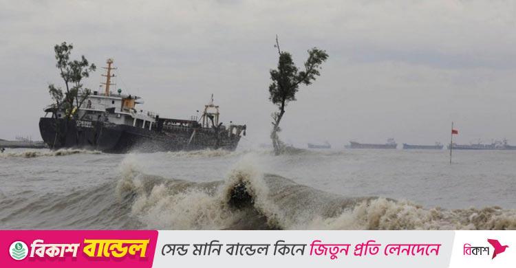 রাতে উপকূল অতিক্রম করবে গভীর নিম্নচাপ