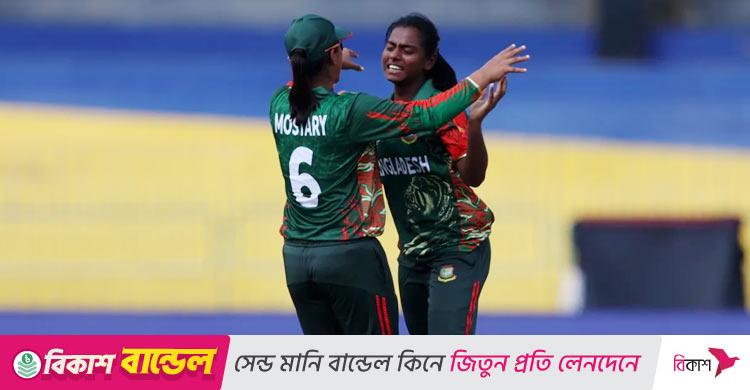 নারী ওয়ানডে বিশ্বকাপ / প্রথম ওভারেই জোড়া বোল্ড মারুফার, চাপে পাকিস্তান