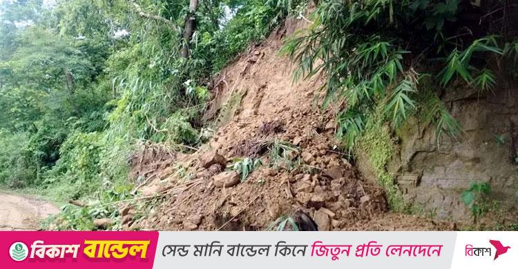 আরও ২ দিন বৃষ্টির আভাস, পাহাড়ধসের শঙ্কা