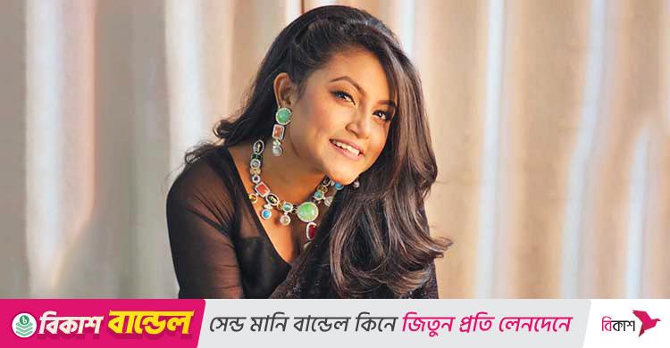 পূজা কোথায় কাটালেন ‘লাগে উড়াধুরা’ গায়িকা