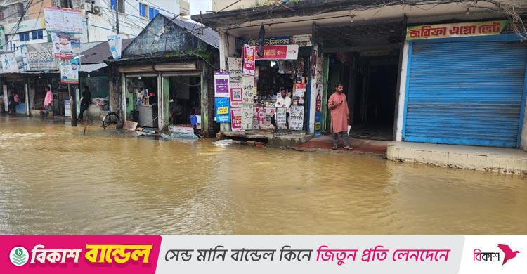 মুহুরী নদীর পানি কমলেও কাটেনি আতঙ্ক