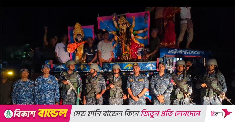 নৌবাহিনী-কোস্টগার্ডের কড়া নিরাপত্তায় মোংলায় প্রতিমা বিসর্জন