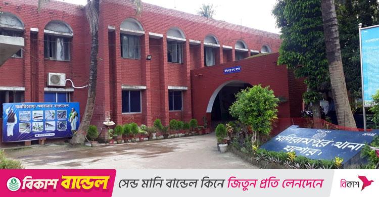 যশোরে পরকীয়ার জেরে গৃহবধূকে কুপিয়ে হত্যা
