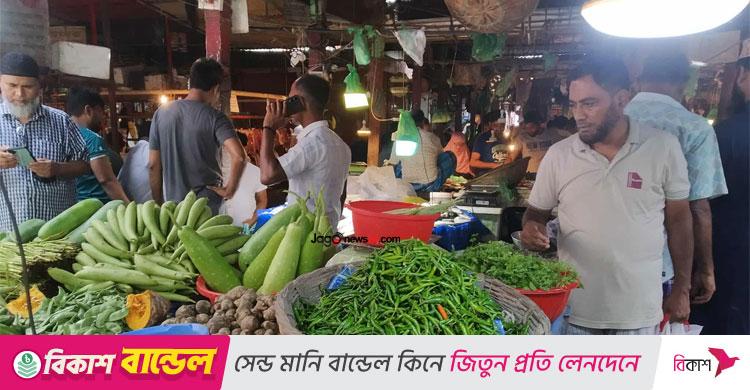 বৃষ্টির অজুহাতে বেড়েছে কাঁচামরিচ-সবজির দাম