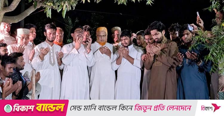 শহীদ আবরার ফাহাদের কবর জিয়ারত করলেন ডাকসু নেতারা