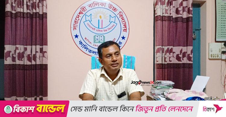 বিদ্যালয় ও ছাত্রীদের জীবন একসঙ্গে গড়ে চলেছেন শিক্ষক রতন কুমার