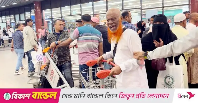 শাহজালাল বিমানবন্দরে ট্রলি নিয়ে চরম বিশৃঙ্খলা
