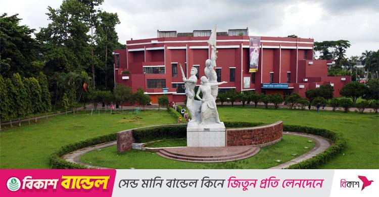 ৩৪ দিন পর ক্লাসে ফিরলেন বাকৃবি শিক্ষার্থীরা
