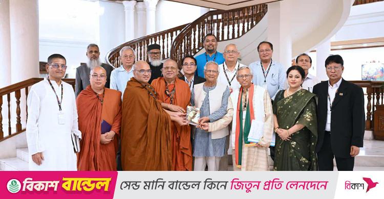 প্রধান উপদেষ্টার সঙ্গে বৌদ্ধ ধর্মীয় নেতাদের শুভেচ্ছা বিনিময়
