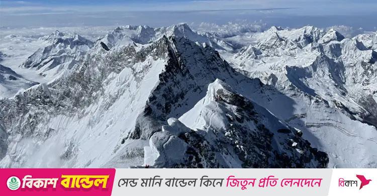 এভারেস্টের তিব্বত অংশে তুষারঝড়, আটকা পড়েছে এক হাজার মানুষ