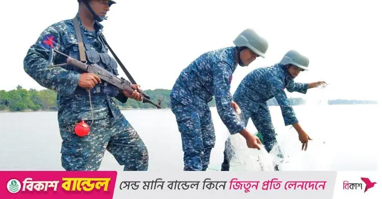 এএফপির প্রতিবেদন / ইলিশ রক্ষায় ১৭ যুদ্ধজাহাজ মোতায়েন করেছে বাংলাদেশ