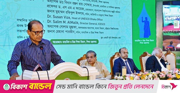 গণশিক্ষা উপদেষ্টা / শিক্ষকের মর্যাদা দিতে হলে কথায় চিড়া ভিজবে না, বেতনও বাড়াতে হবে
