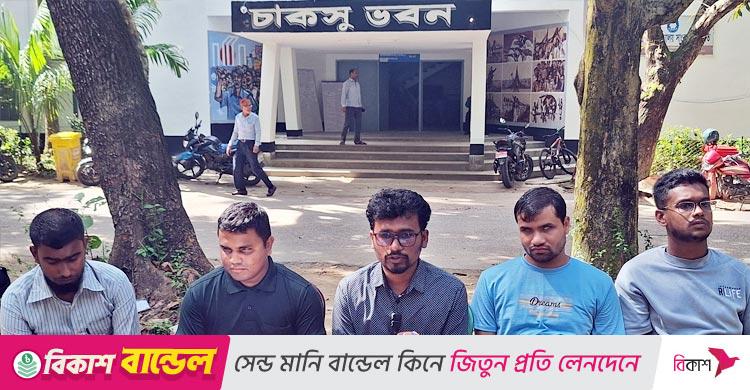 চাকসু নির্বাচন / ব্রেইল পদ্ধতিতে দৃষ্টিপ্রতিবন্ধী শিক্ষার্থীর ইশতেহার পাঠ