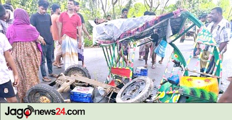 নাটোরে বাসের ধাক্কায় অটোরিকশার ৩ যাত্রী নিহত