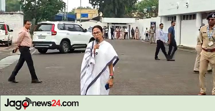 দার্জিলিংয়ের বন্যাকে ‘মানবসৃষ্ট’ বললেন মমতা ব্যানার্জী