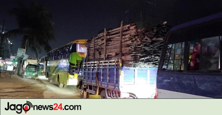 ৯ ঘণ্টায়ও স্বাভাবিক হয়নি ঢাকা-সিলেট মহাসড়কের যানজট