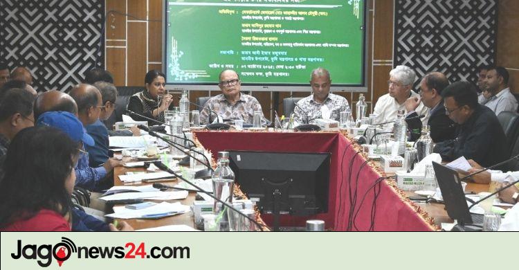 কৃষি ভূমি সুরক্ষা অধ্যাদেশ চূড়ান্ত করতে ৪ উপদেষ্টাকে নিয়ে বৈঠক