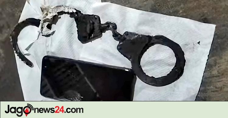 মসজিদের বাথরুমে মিললো হ্যান্ডকাফ ও মোবাইল ফোন