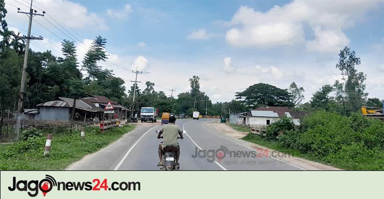 ঢাকা-সিলেট মহাসড়ক / নকশা জটিলতায় থমকে আছে ছয় লেনের কাজ