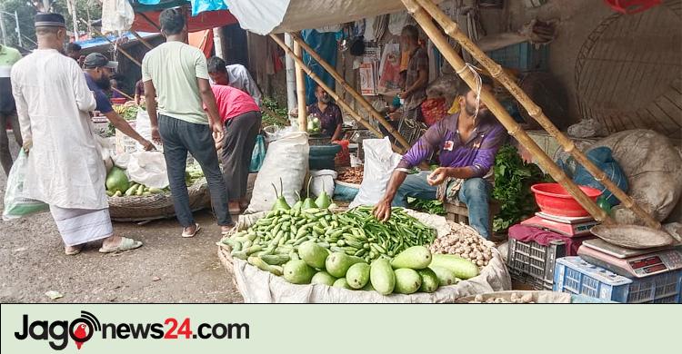 রাজশাহীর বাজারে সরবরাহ কমায় চড়া দাম সবজির
