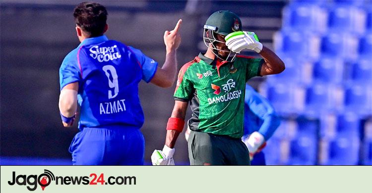দ্রুত তিন উইকেট হারিয়ে চাপে বাংলাদেশ