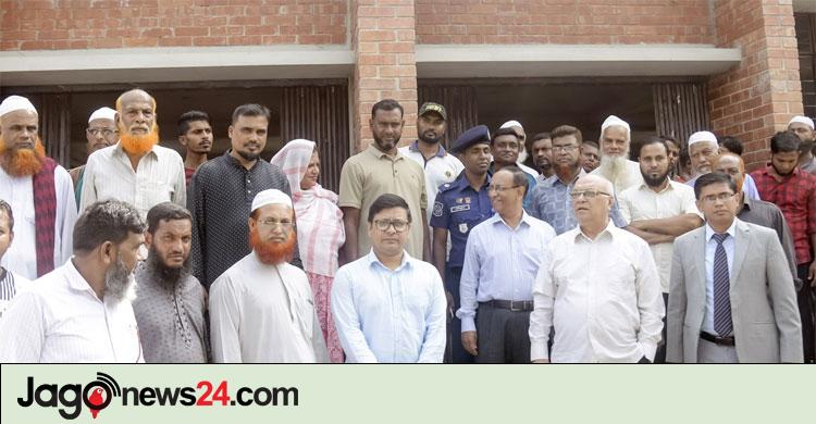 উপদেষ্টা ফারুক ই আজম / অতীতে অনেক আশ্রয়কেন্দ্র নিচু ও বন্যাপ্রবণ স্থানে নির্মাণ হয়েছে