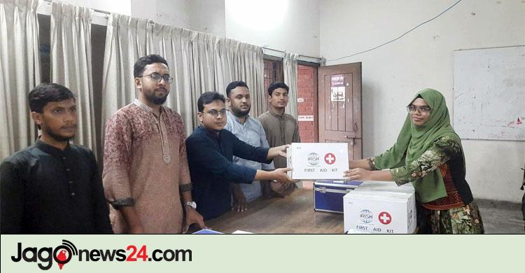 জাহাঙ্গীরনগর বিশ্ববিদ্যালয় / শিক্ষার্থীদের স্বাস্থ্য সুরক্ষায় শিবিরের ফার্স্ট এইড বক্স বিতরণ