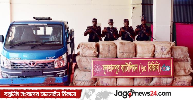 কুমিল্লায় বিজিবির অভিযান, বিপুল পরিমাণ ভারতীয় শাড়ি জব্দ