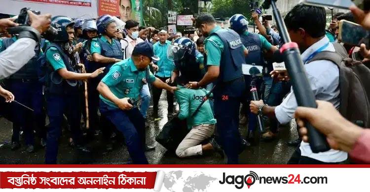 ঢাবি সাদা দল / আন্দোলনরত শিক্ষকদের ওপর পুলিশের আক্রমণ মানবাধিকারের লঙ্ঘন