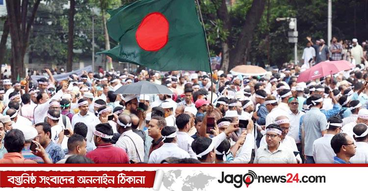 শহীদ মিনার থেকে সচিবালয় অভিমুখে শিক্ষকদের যাত্রা শুরু