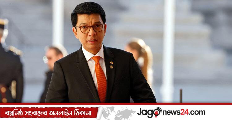 প্রকাশ্যে এলেন মাদাগাস্কারের প্রেসিডেন্ট, ফেসবুক লাইভে ‘বিস্ফোরক মন্তব্য’
