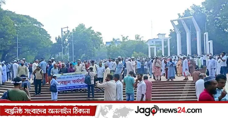 শহীদ মিনারে আজও শিক্ষকদের অবস্থান, কর্মসূচি চালিয়ে যাওয়ার ঘোষণা