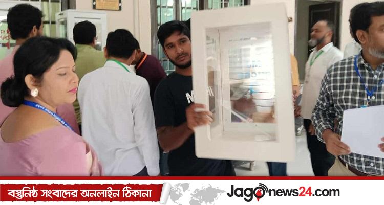 রাকসু ভোট: বাড়তি নিরাপত্তায় কেন্দ্রে যাচ্ছে ব্যালট বাক্স