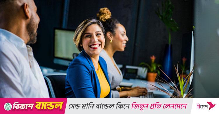 অফিসে যৌন হয়রানি কী, শিকার হলে যা করবেন